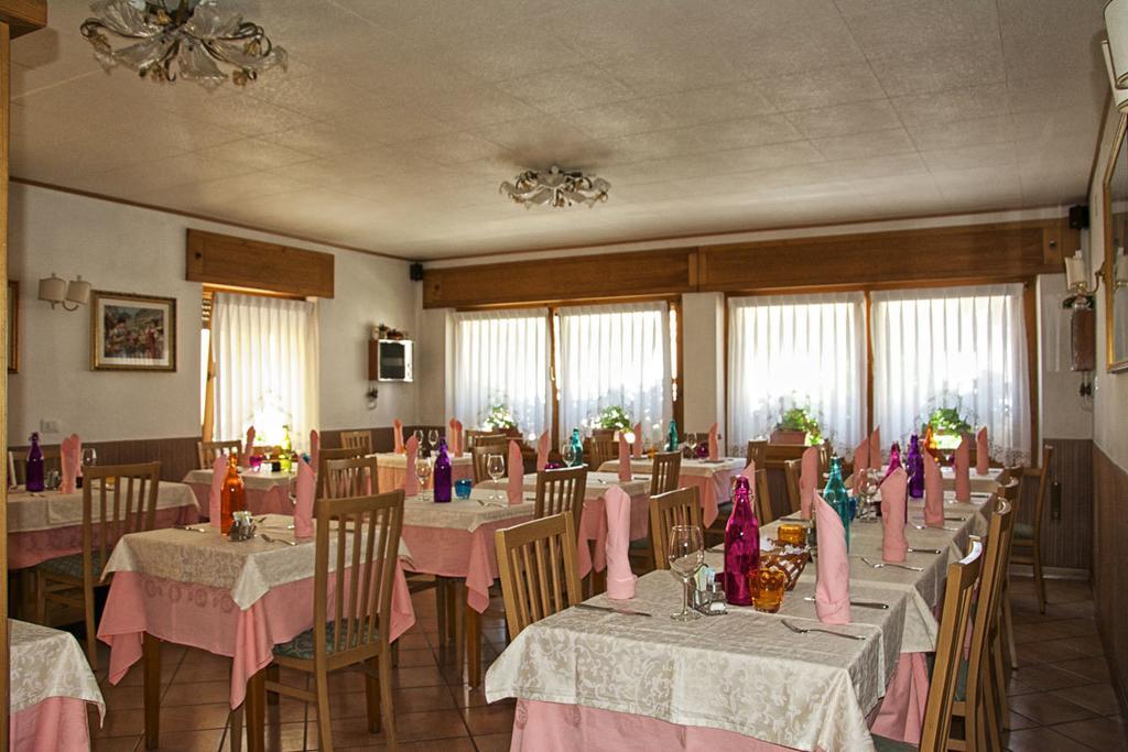 Albergo Ristorante Iris 奥伦佐卡多利 外观 照片