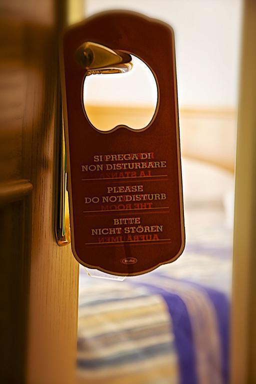 Albergo Ristorante Iris 奥伦佐卡多利 外观 照片