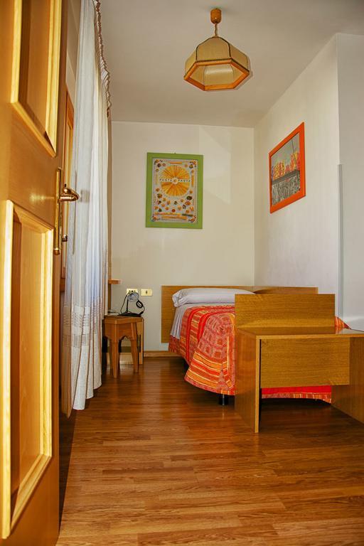 Albergo Ristorante Iris 奥伦佐卡多利 客房 照片