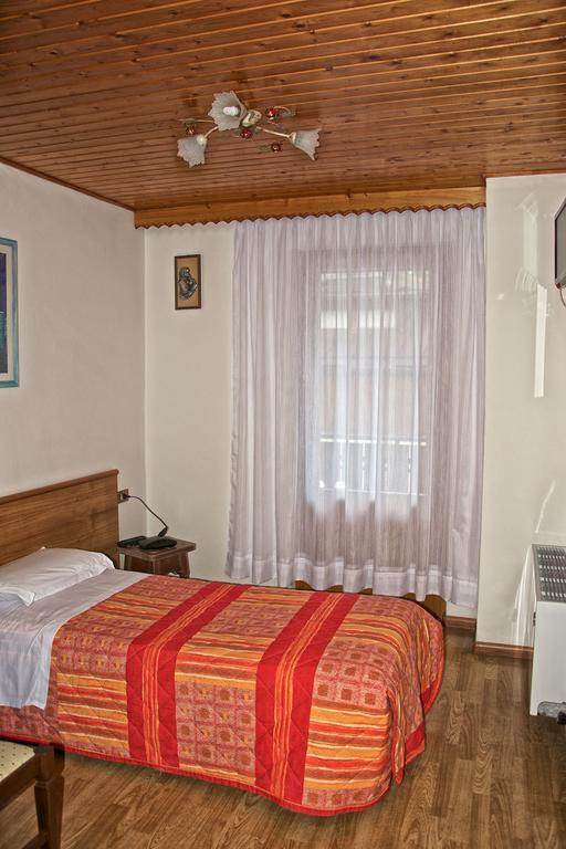 Albergo Ristorante Iris 奥伦佐卡多利 客房 照片